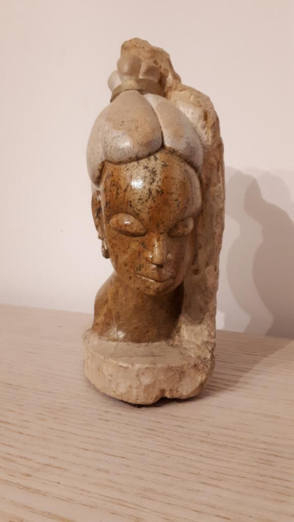 Buste en pierre mbigou Gabon, Enlèvement ou Envoi, Buste, Femme