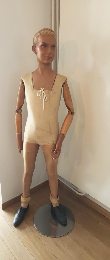 P. Imans mannequin, Ophalen