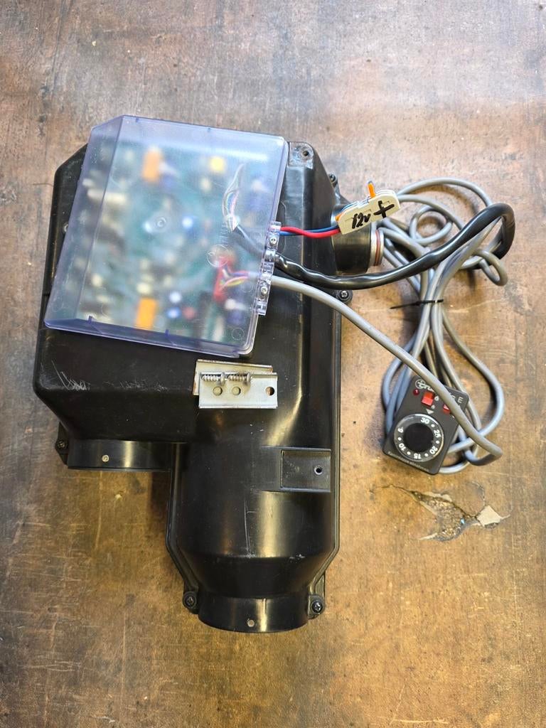 Réchauffeur Truma E2400 à 12 V et 30 mB avec interrupteur de, Caravanes & Camping, Enlèvement ou Envoi, Comme neuf