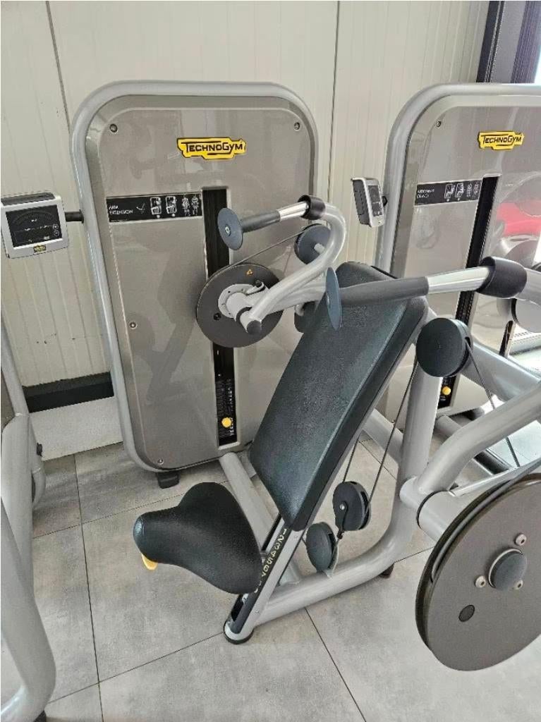 Technogym triceps-armapparaat, Sport en Fitness, Ophalen of Verzenden, Zo goed als nieuw