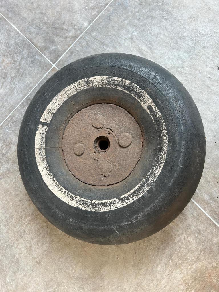 WWII - 1 roue avant d'avion allemand - STUKA .??, Collections, Objets militaires | Seconde Guerre mondiale, Autres, Envoi