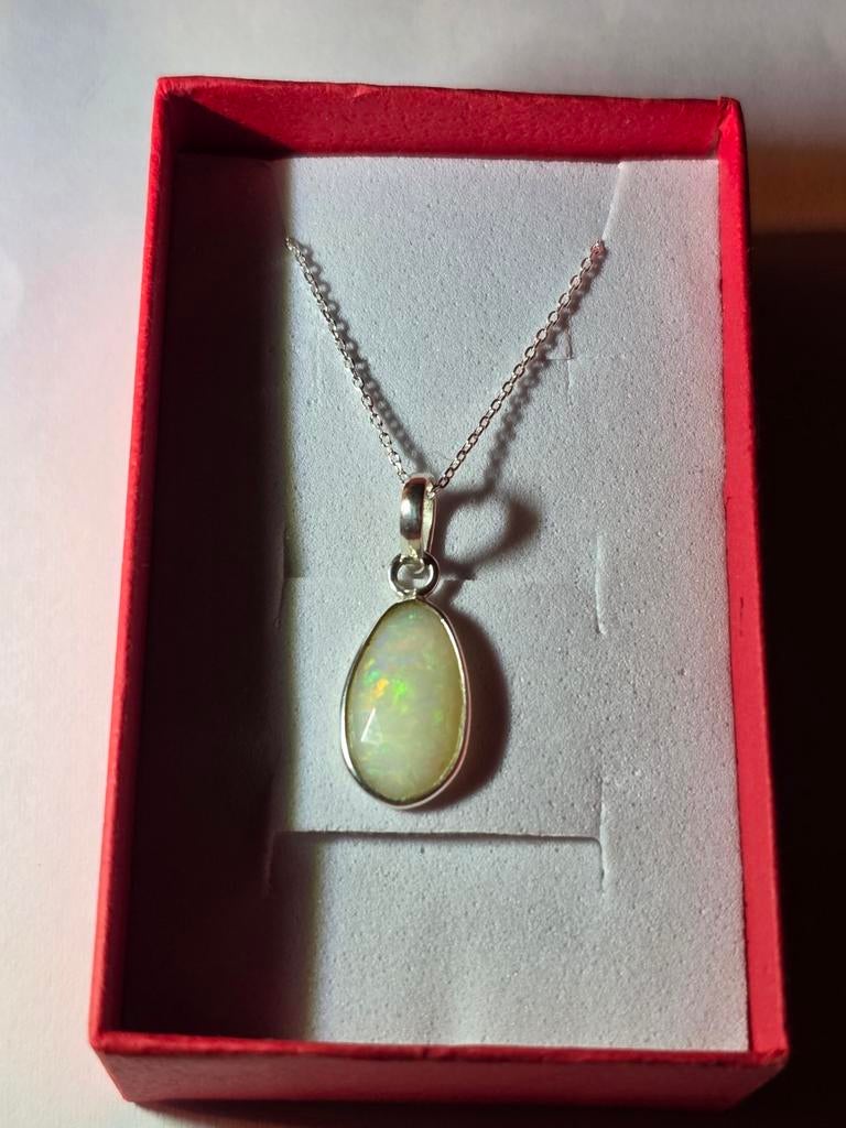 Pendentif en argent massif avec opale naturelle d'Éthiopie, Neuf, Enlèvement ou Envoi, Avec pierre précieuse, Argent