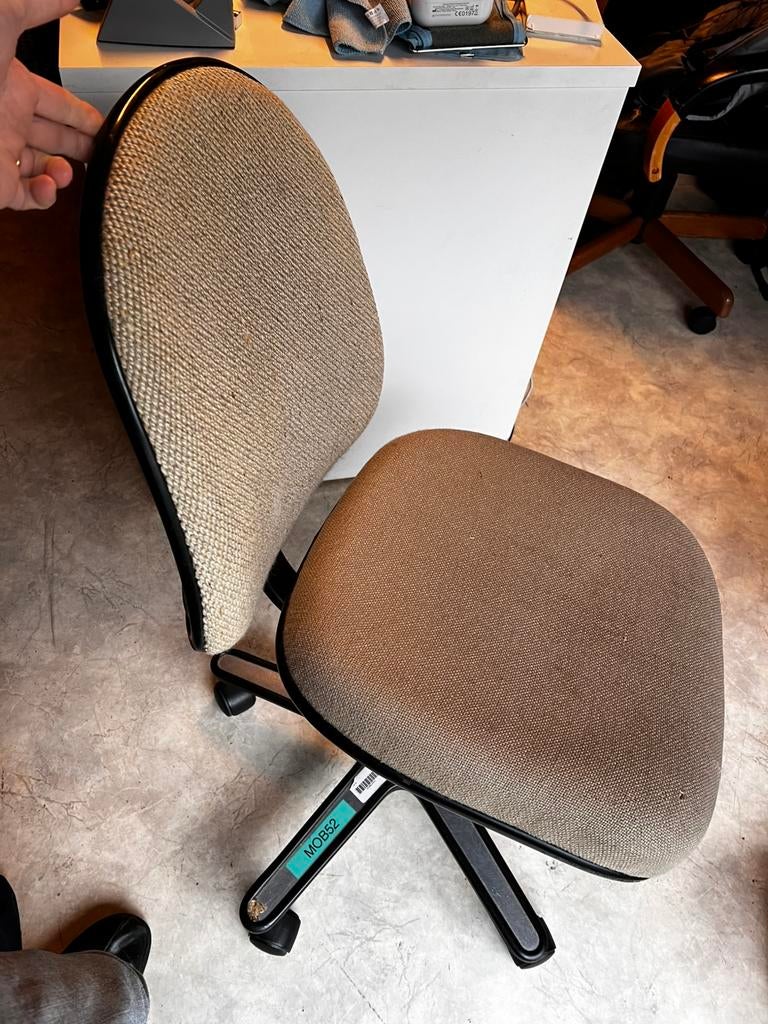 Chaise de bureau à donner (à réparer), Maison & Meubles, Chaises, Autres couleurs, Enlèvement, Utilisé, Métal
