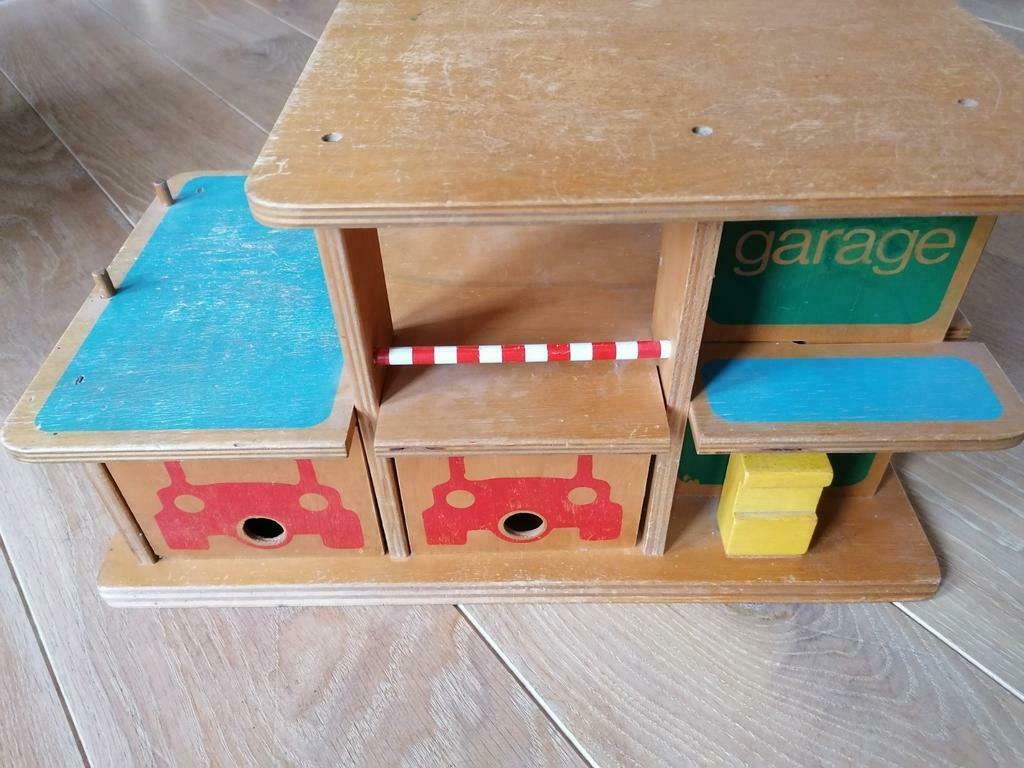 Vintage houten speelgoed garage van Sio, Ophalen of Verzenden, Gebruikt