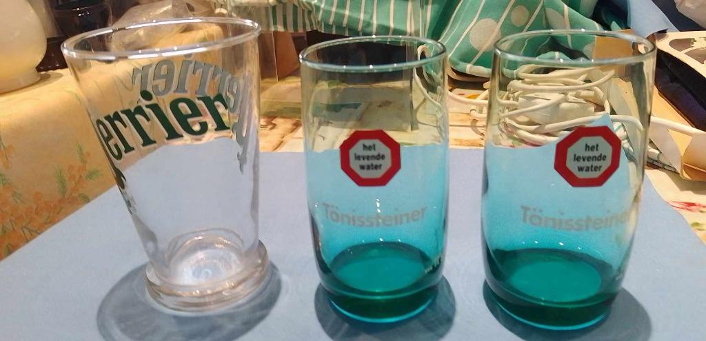 waterglazen 1 x Perrier 2 x Tonissteiner, Verzamelen, Ophalen of Verzenden, Zo goed als nieuw, Waterglas