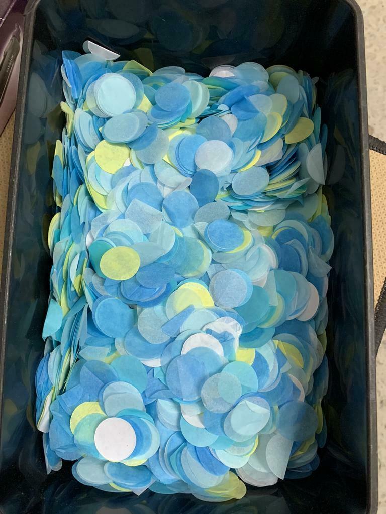 Grote confetti  , grote doos, voor communie of trouw, Enlèvement ou Envoi, Comme neuf