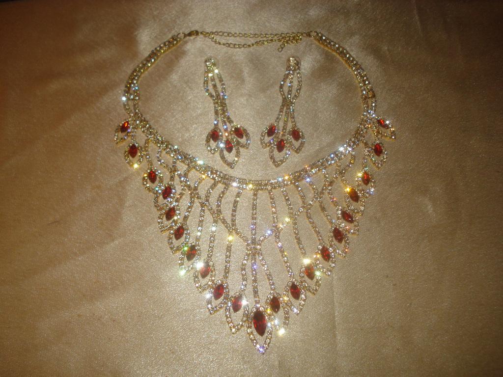 Belle Parure Collier & Pendantes en Stras Brillants & Rouges, Bijoux, Sacs & Beauté, Colliers, Enlèvement ou Envoi, Synthétique