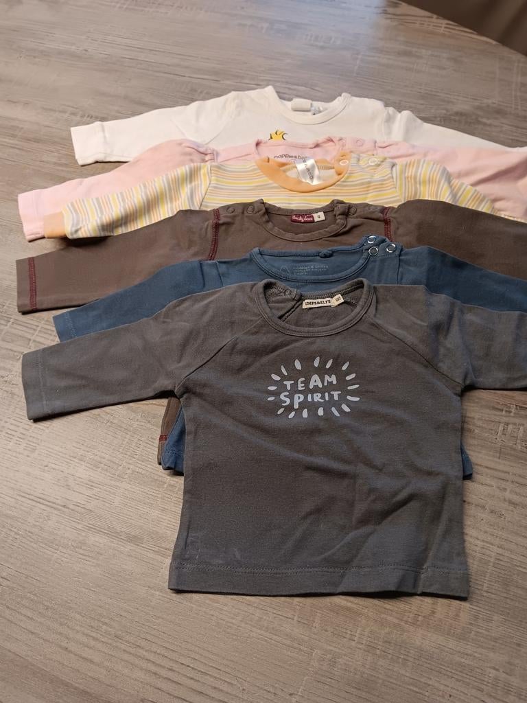 Set van 3 lichtkleurige en 3 meer donkere T-shirt maat 62, Enlèvement, Chemisette ou Manches longues