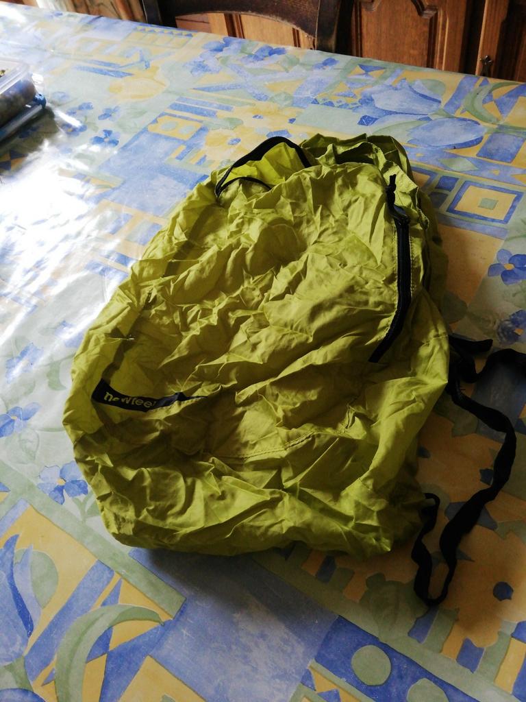 Sac à dos vert fluo Newfeel en nylon. Repliable. Neuf., Ophalen of Verzenden, Zo goed als nieuw