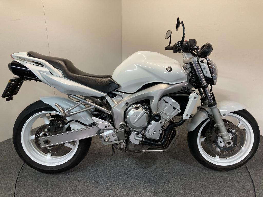 Yamaha FZ 6 N @ Leon Sagaert, 4 cilinders, Bedrijf, Meer dan 35 kW, 600 cc