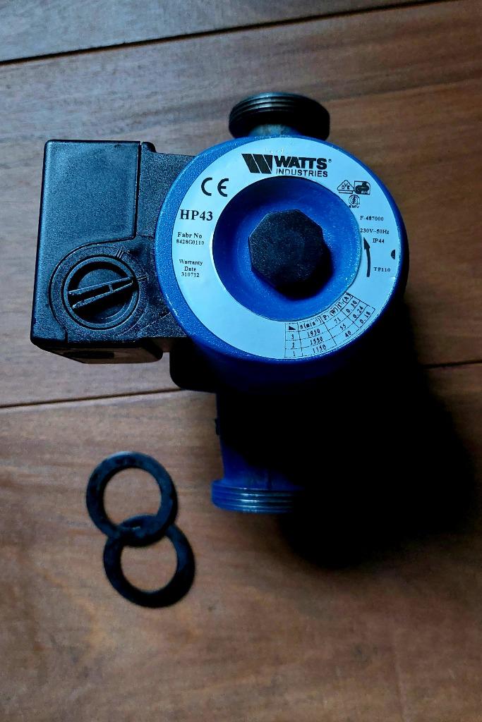 Pompketel circulatiepomp verwarmingspomp Watts HP43, Doe-het-zelf en Bouw, Ophalen of Verzenden, Zo goed als nieuw, Hoog rendement (Hr)