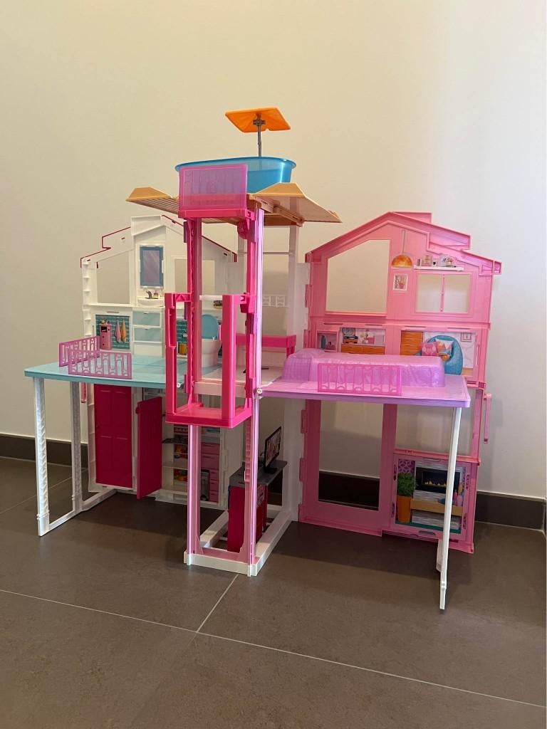 Groot luxe poppenhuis met 2 verdiepingen, Ophalen, Zo goed als nieuw, Poppenhuis