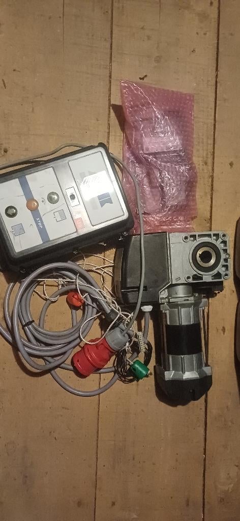 Garagepoort motor mfz 400v, Doe-het-zelf en Bouw, Ophalen of Verzenden, Zo goed als nieuw, Elektromotor