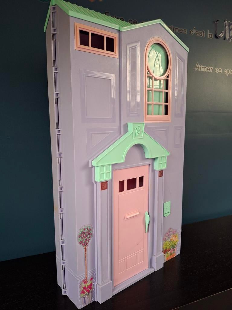 Maison pliable Barbie, Enfants & Bébés, Jouets | Maisons de poupées, Enlèvement, Utilisé