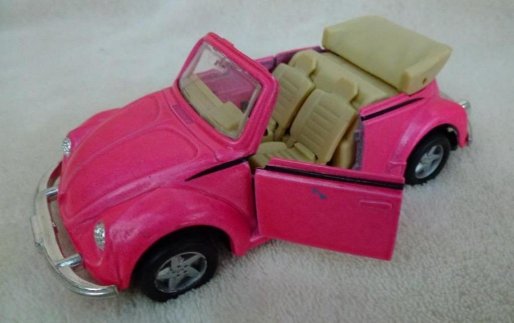 VW Coccinelle cabriolet rose longueur 11,5 cm échelle 1:36, Enlèvement ou Envoi, Utilisé