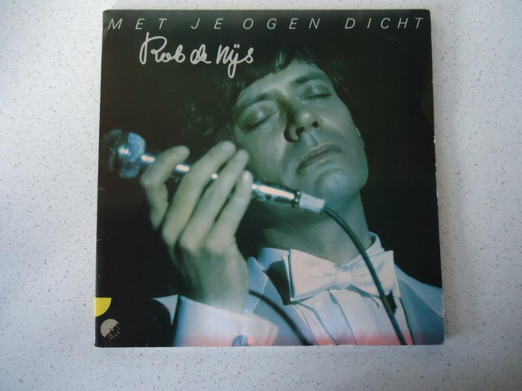 LP van "Rob De Nijs" Met Je Ogen Dicht anno 1980., Ophalen of Verzenden, Gebruikt, 12 inch, Levenslied of Smartlap