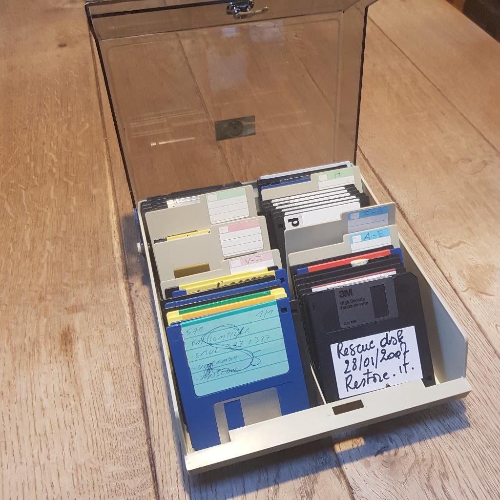 Boîte de disquettes 2,5 pouces, Informatique & Logiciels, Enlèvement ou Envoi, Utilisé, Autres types