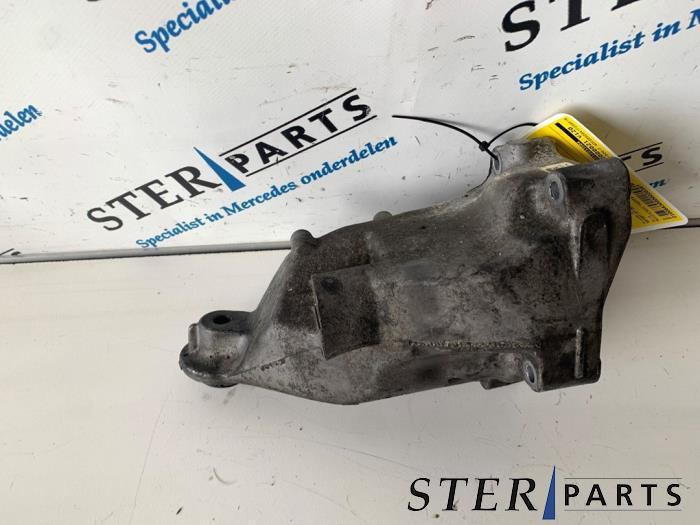 Support moteur d'un Mercedes C-Klasse, Enlèvement ou Envoi, 3 mois de garantie, Utilisé, Mercedes-Benz