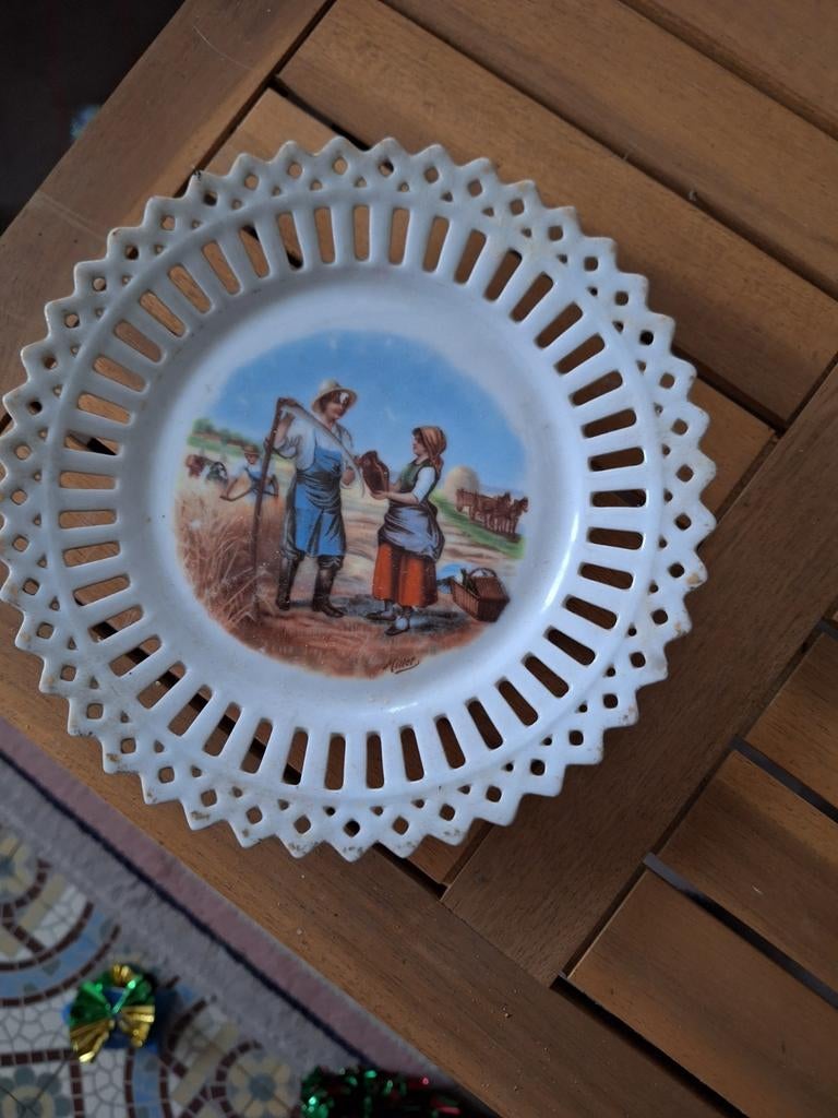 Assiette murale ancienne en porcelaine, Enlèvement ou Envoi