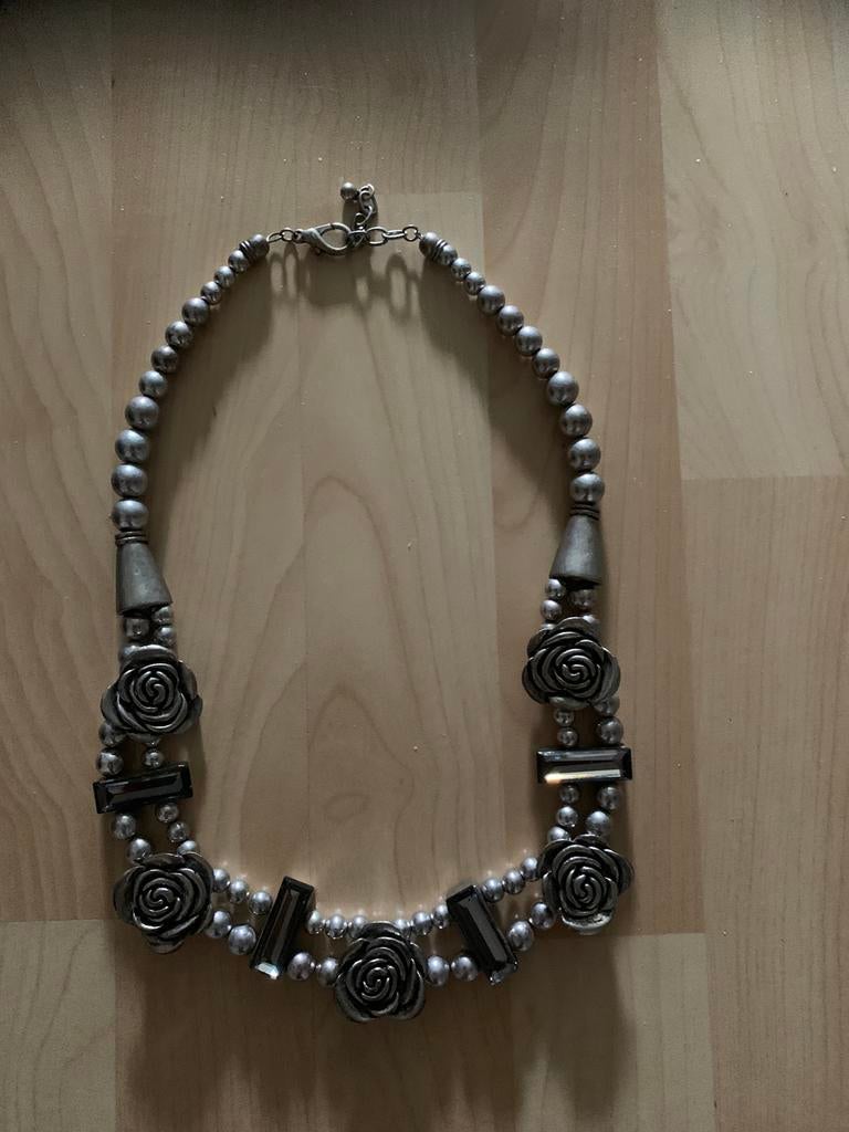 Halssnoer ketting met roosjes en parels weinig gedragen, Enlèvement ou Envoi