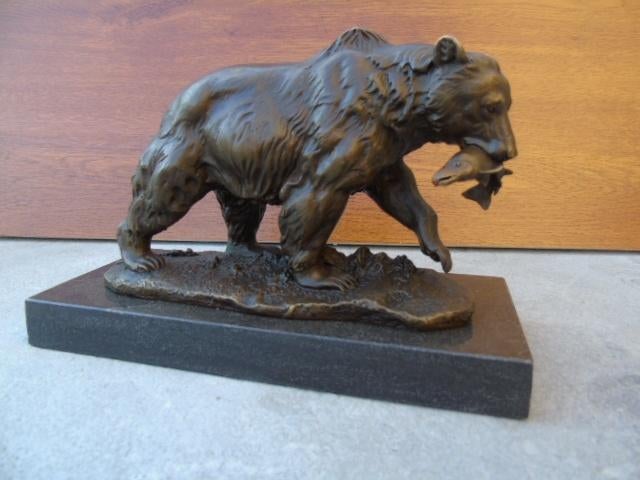 l ours au saumon en bronze signé, MILO, Antiquités & Art, Enlèvement ou Envoi, Bronze