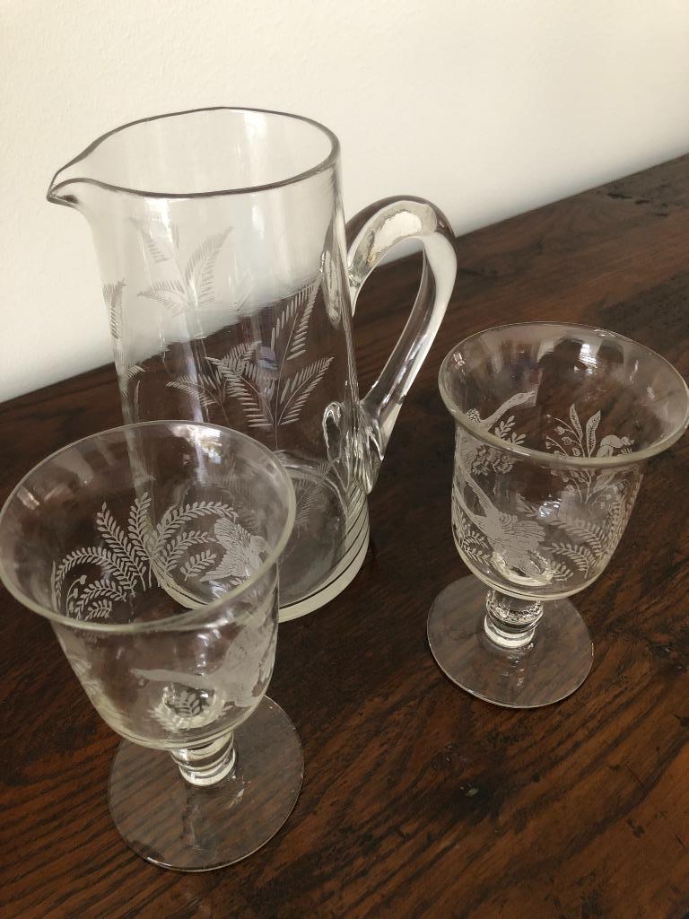 Très ancienne carafe gravée et 2 verres, Enlèvement