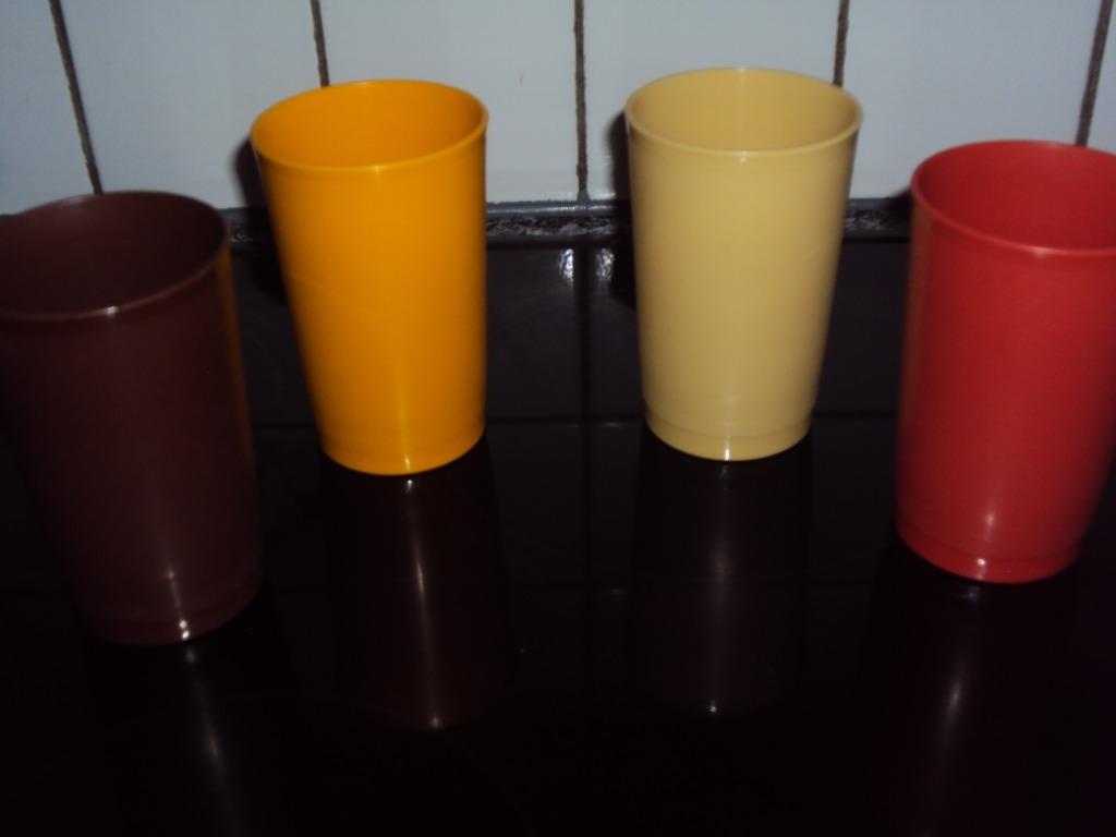 Tupperware, 4 retro bekers.  zijn gemakkelijk op te bergen, Ophalen of Verzenden