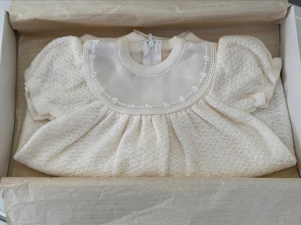 Robe de bébé ou de baptême en écru avec dentelle, Enfants & Bébés, Enlèvement