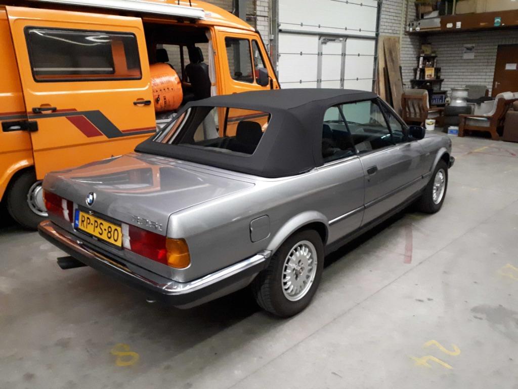 BMW 325i cabriolet E30 6 cyl. (1987)  lachssilber 128000 km, 4 zetels, 2494 cc, Cabriolet, Handgeschakeld