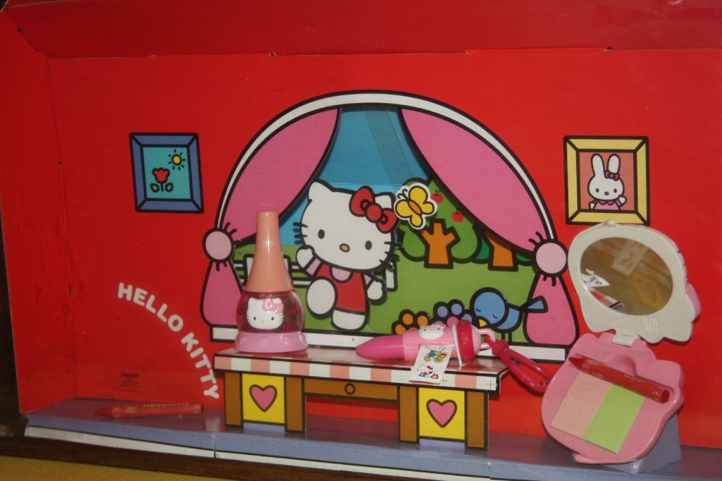 MC Donalds diorama ( Hello Kitty )houten kist glazen front, Ophalen, Gebruikt