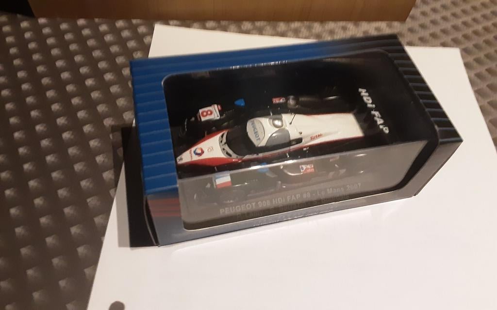 PEUGEOT 908 hdi fap miniatuur, Ophalen of Verzenden, Zo goed als nieuw