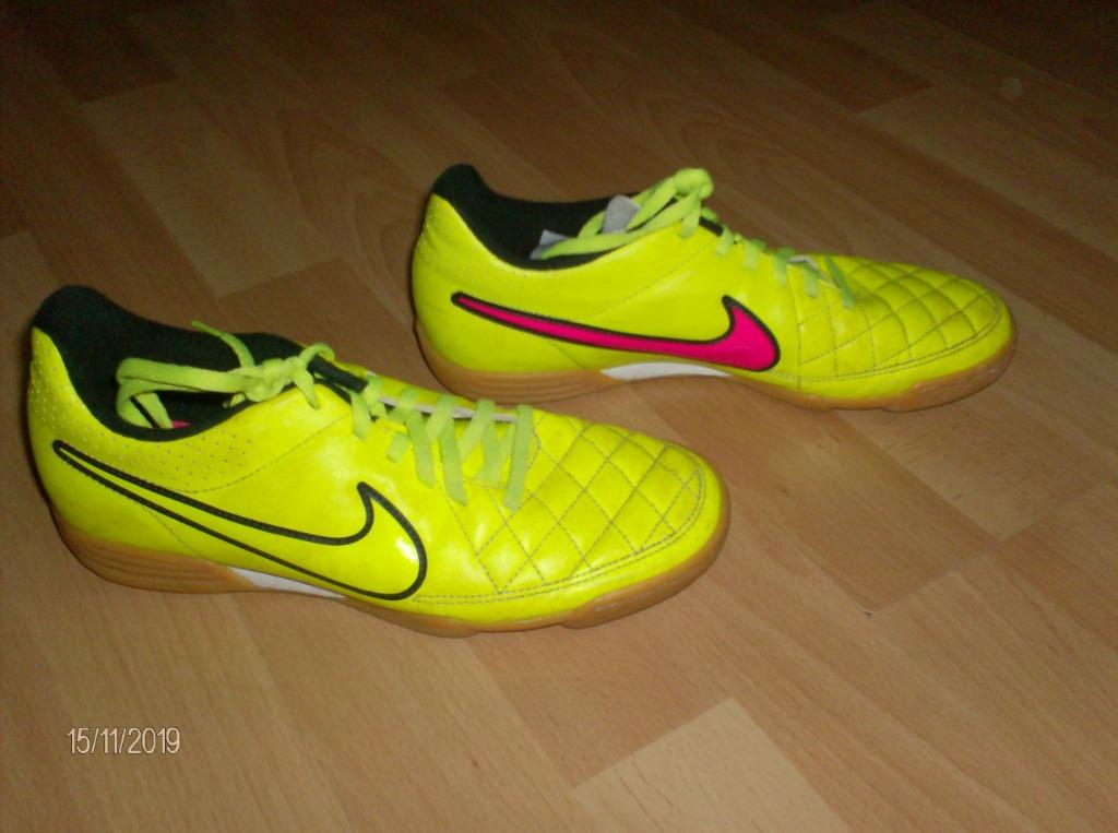 SCHOENEN GEEL MERK NIKE – MAAT 40 ENKEL BINNEN GEBRUIKT, Sportschoenen, Nike, Ophalen of Verzenden, Zo goed als nieuw