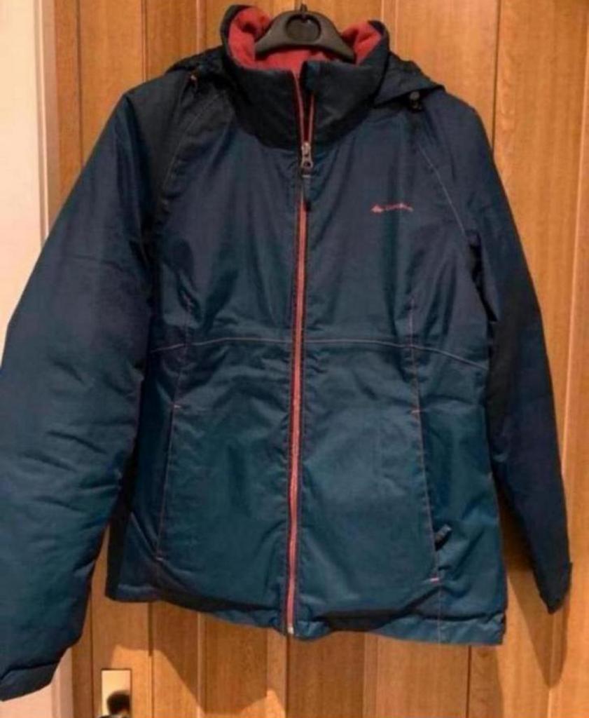 Tussen seizoen vest quechua mt XS , heel goede staat, Ophalen, Zo goed als nieuw, Blauw