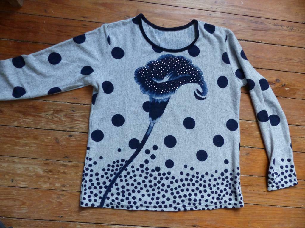 pull taille 40-42 L gris chiné avec fleur, Enlèvement ou Envoi, Comme neuf
