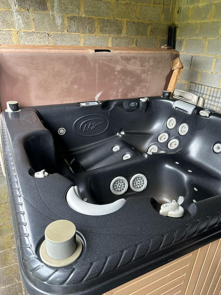 Jacuzzi fixe (L.a spa), Enlèvement, Comme neuf, Filtre, Fixé
