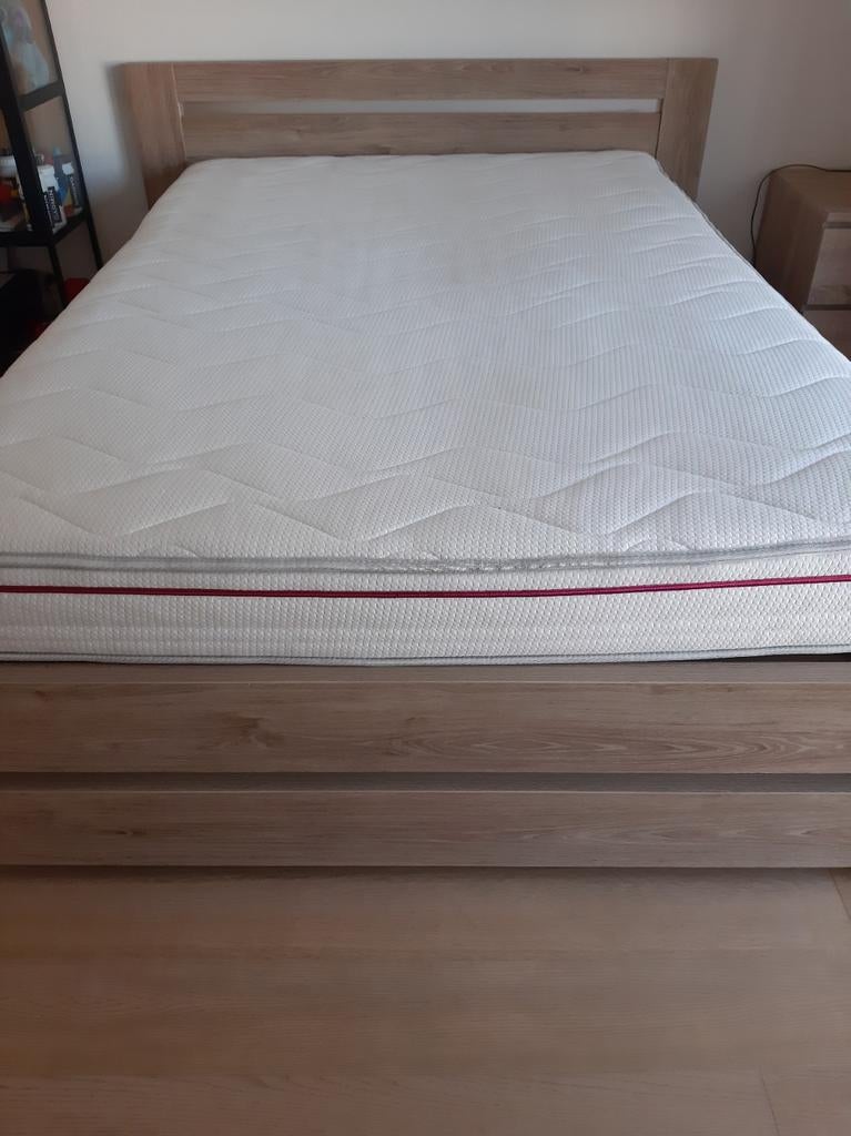 Bed met lattenbodem en matras, Huis en Inrichting, Slaapkamer | Complete slaapkamers, Ophalen