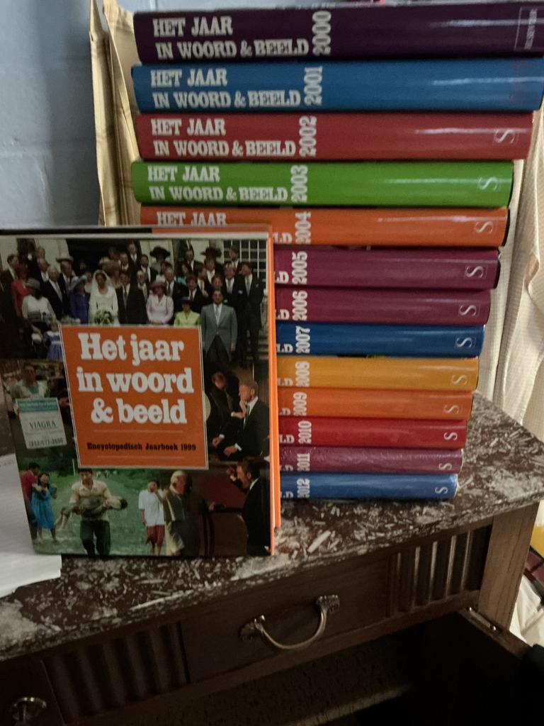 Jaar in woord en beeld…., Boeken, Encyclopedieën, Ophalen, Zo goed als nieuw