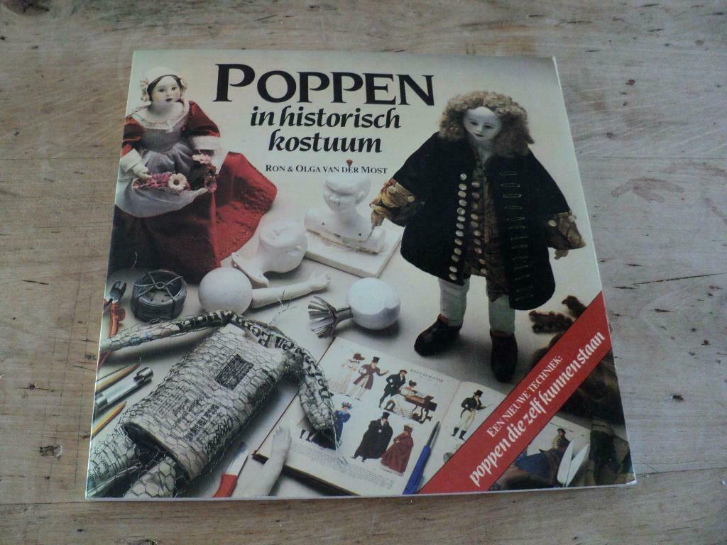 voor de poppenliefhebber :  poppen in historisch kostuum, Ophalen of Verzenden