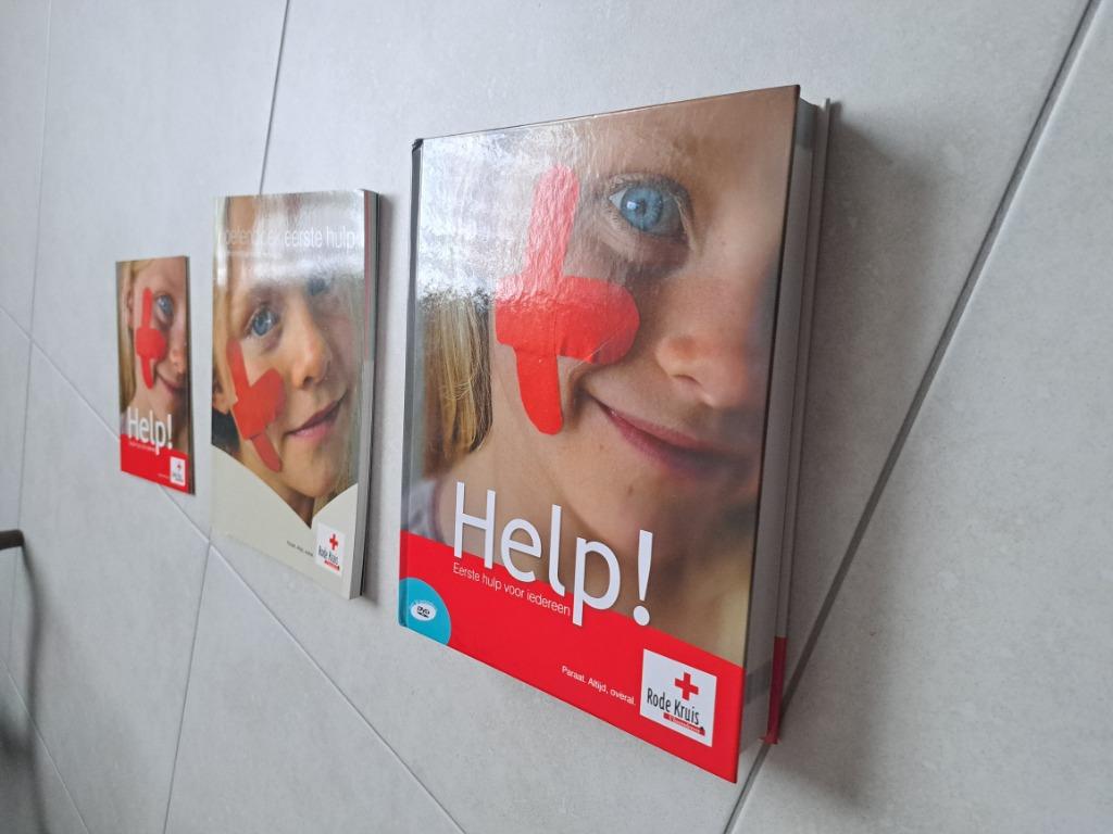 EHBO boek + oefenboek van het rode kruis Vlaanderen, Ophalen, Zo goed als nieuw