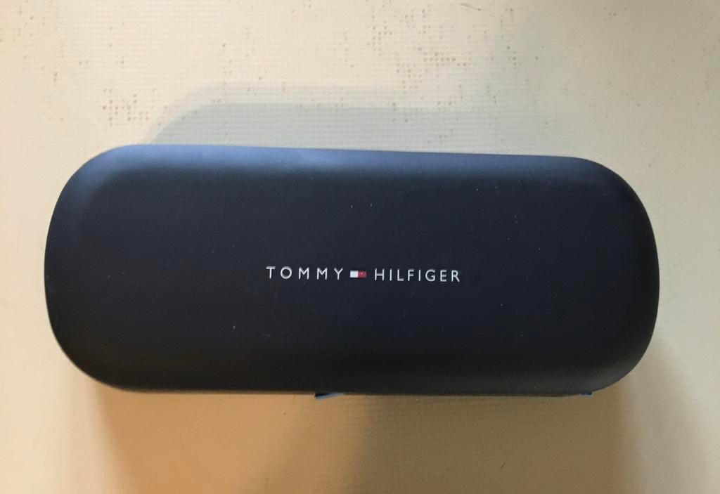 Brillendoos met poetsdoekje Tommy Hilfiger, Handtassen en Accessoires, Zonnebrillen en Brillen | Dames, Ophalen, Gebruikt