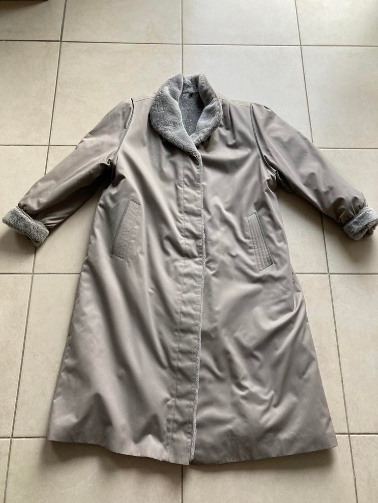 Taupe winterjas (lang) met pels mt. 42, Kleding | Dames, Ophalen of Verzenden, Zo goed als nieuw