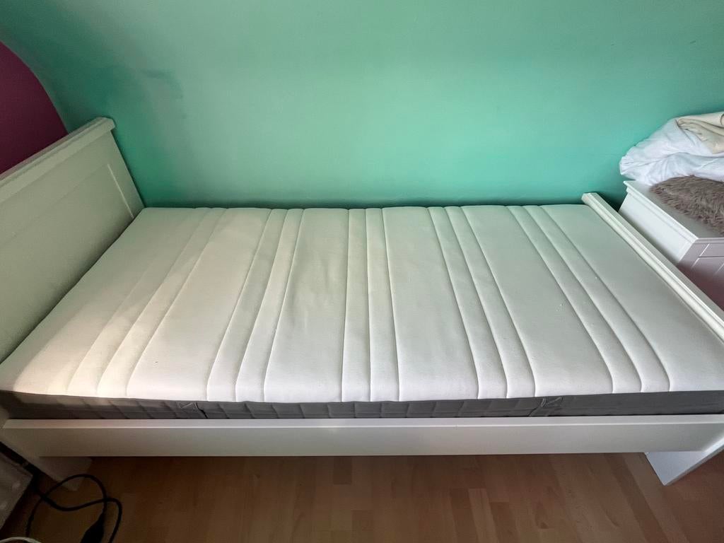 Bed en nachtkastje van Gero meubelen, Matelas, Enlèvement, 180 cm ou plus, 85 à 100 cm