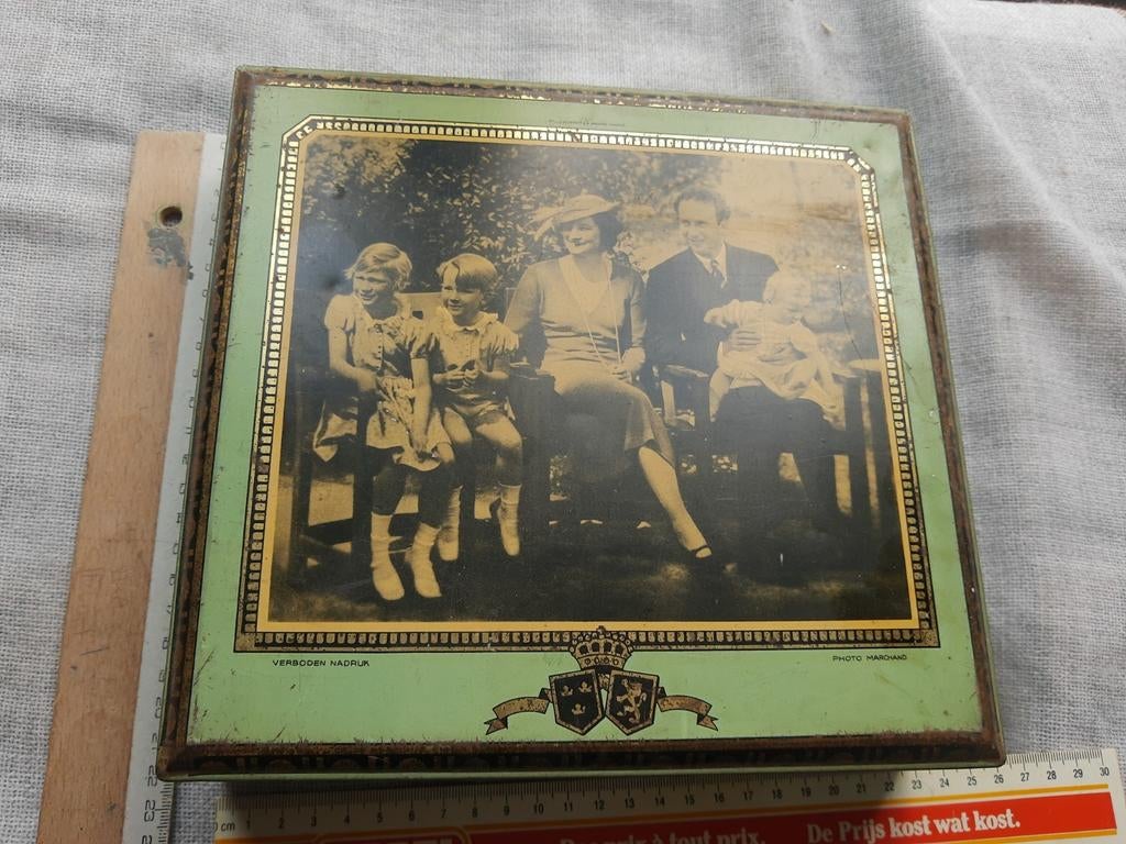 Unieke doos met gezin Leopold III en koningin Astrid, Verzamelen, Ophalen of Verzenden