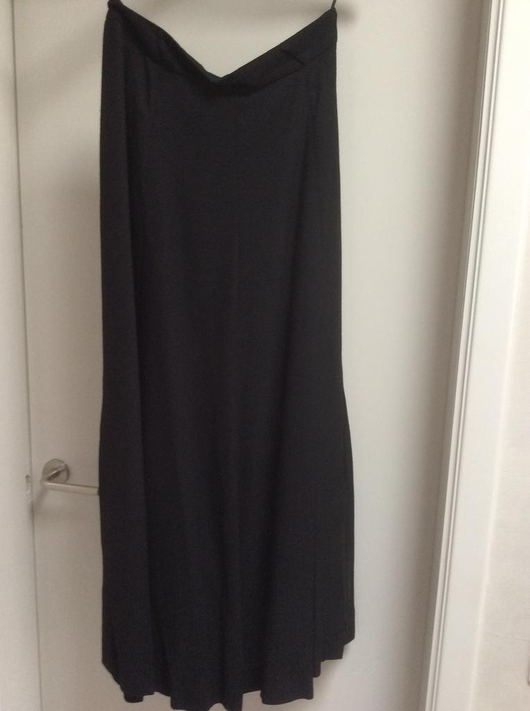 Lange zwarte rok maat 42, Enlèvement ou Envoi, Taille 42/44 (L)