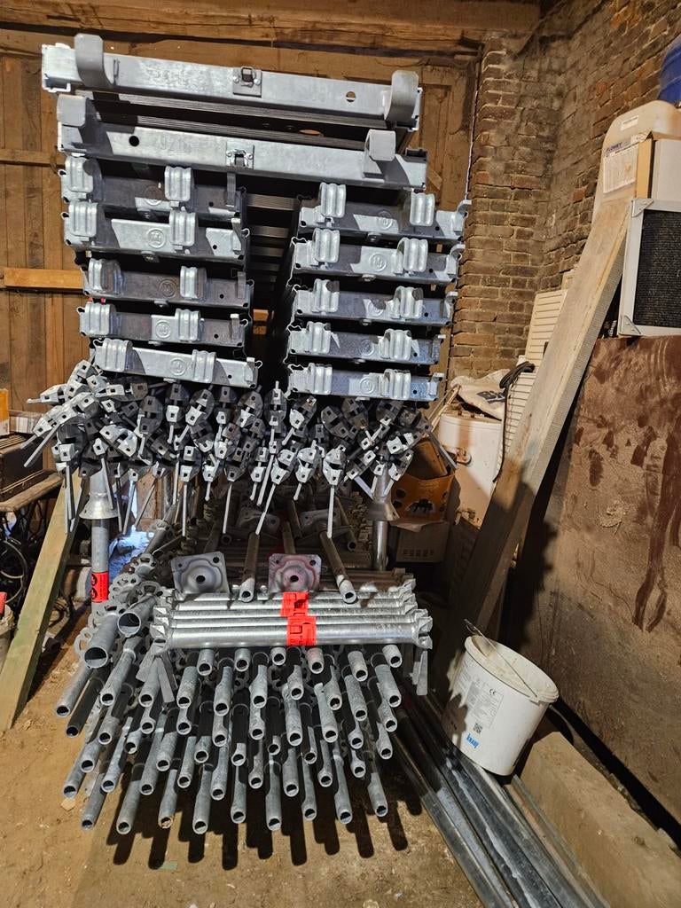 Location Échafaudage +- 80m² -> A partir de 150€ par jour, Bricolage & Construction, Enlèvement ou Envoi, Neuf, Échafaudage de façade