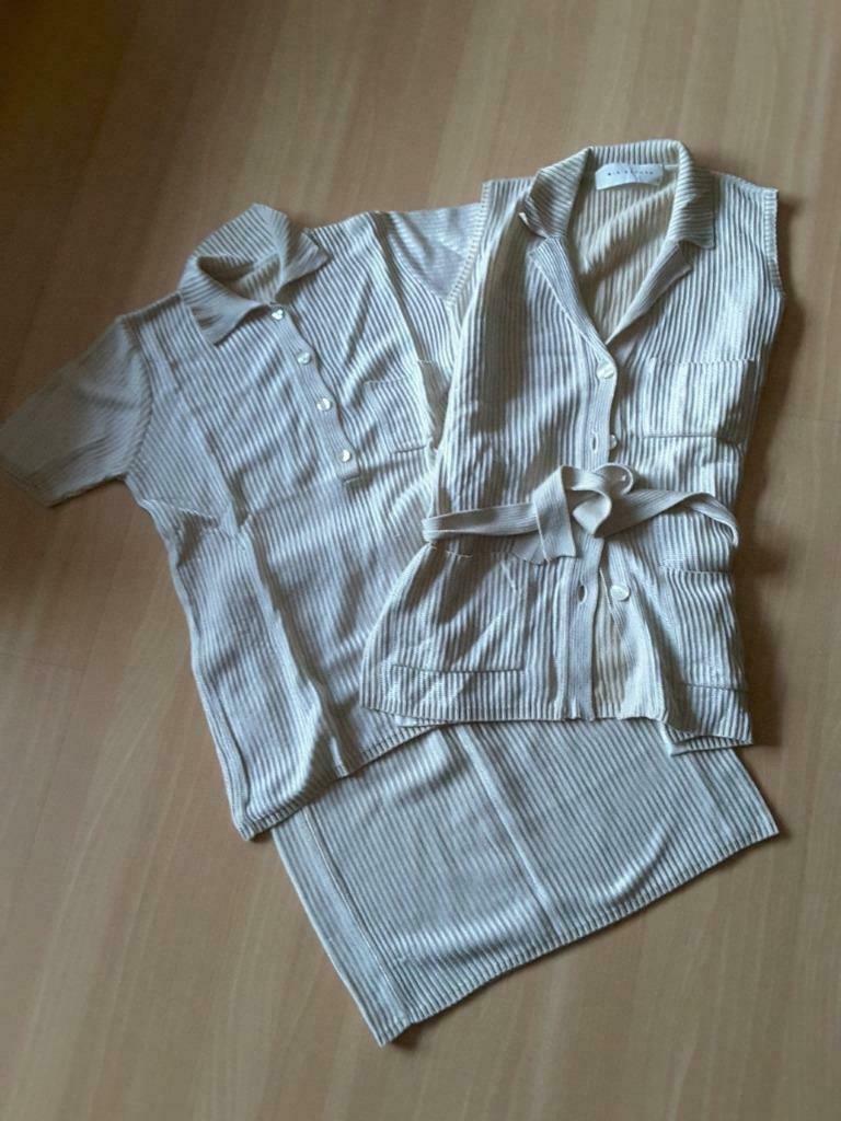 Setje van rok, polo en gilet in tricot van Mie Katoen, Kleding | Dames, Maat 38/40 (M), Beige, Ophalen of Verzenden, Zo goed als nieuw