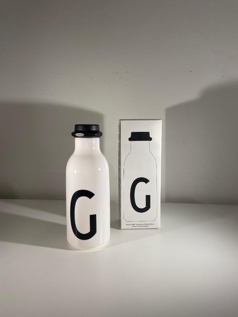 Gourde avec lettre G - Design Letters - Arne Jacobsen, Ophalen, Overige materialen, Nieuw, Kom(men)