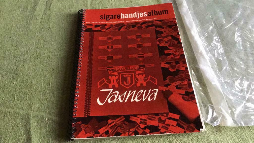 Album de groupes de cigares Jasneva (u), Collections, Enlèvement ou Envoi, Comme neuf, Bagues de cigare