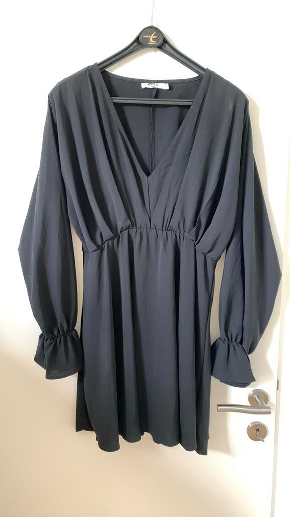 Jurk NA-KD, maat 42, zwart, in perfecte staat, Taille 42/44 (L), NA-KD, Enlèvement ou Envoi, Au-dessus du genou
