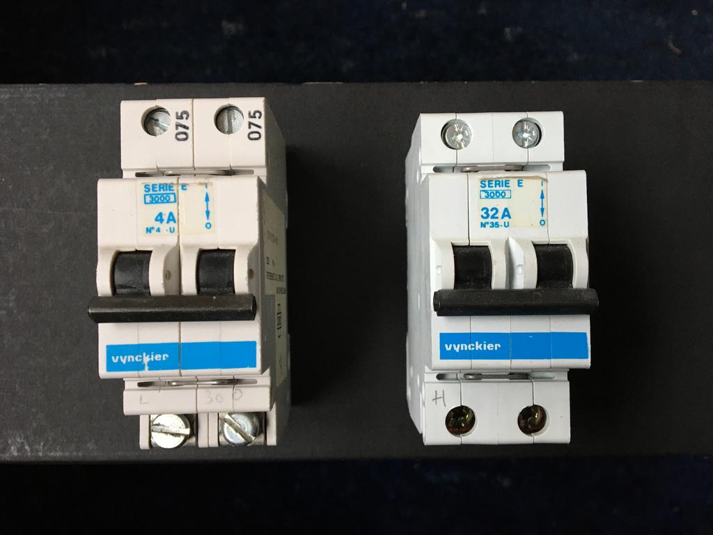 Zekeringen Vynckier Serie E - 4A en 32A, Doe-het-zelf en Bouw, Verzenden, Gebruikt, Overige typen